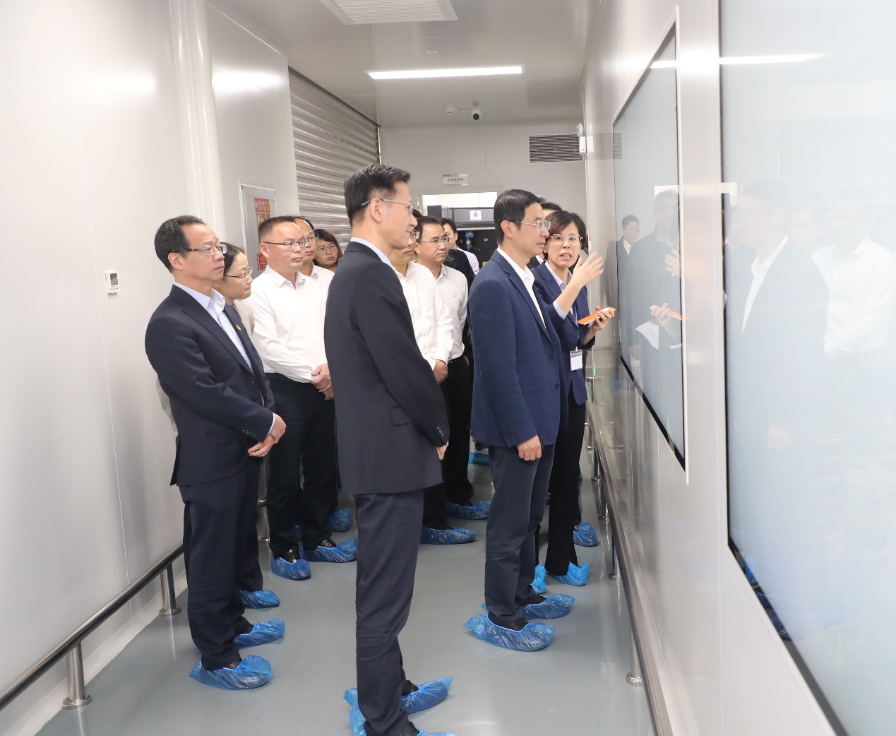 肇慶市長許曉雄調研風華高科：以新質生產力塑造高質量發展新優勢