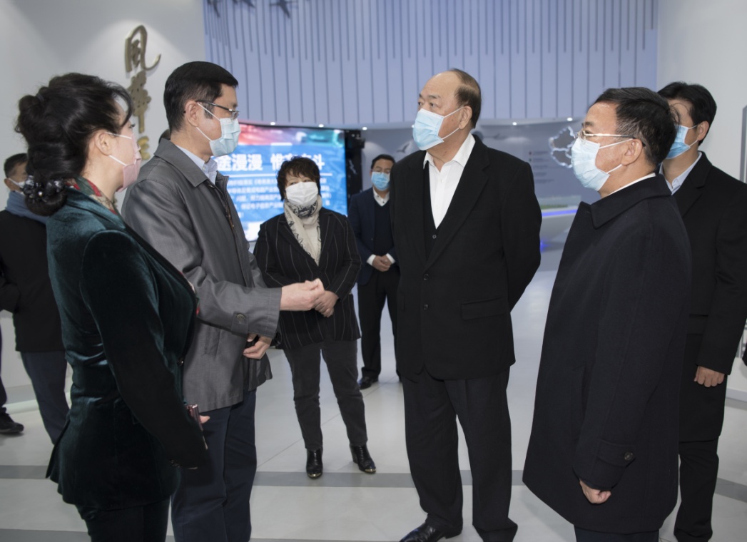 澳門特區行政長官賀一誠率團考察風華高科