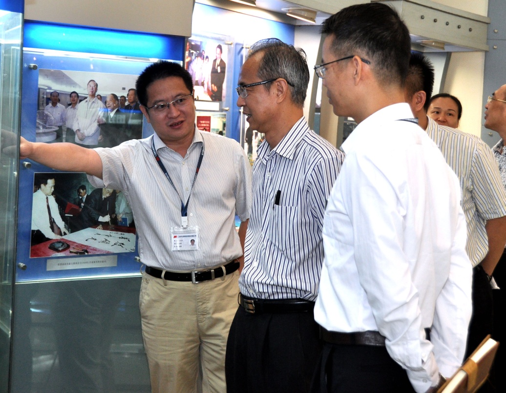 肇慶海關何耀明關長一行到風華高科調研