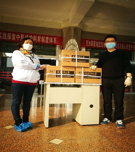 德浩化工捐贈(zèng)風(fēng)華高科12600個(gè)防疫口罩